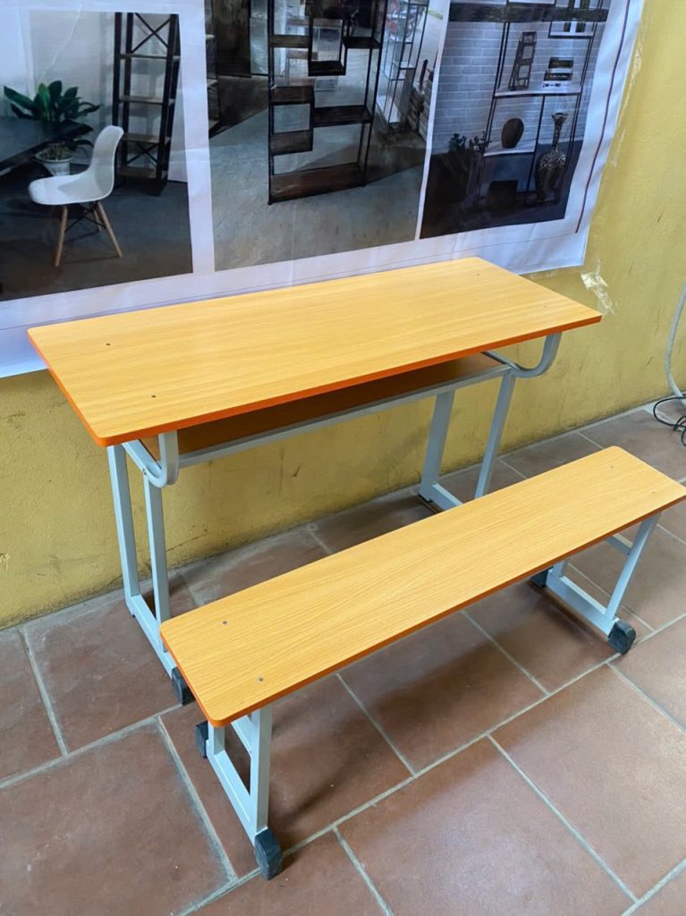 ban-hoc-sinh-roi-ghe-bang-dai